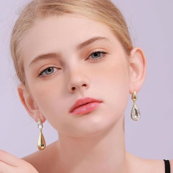 StatementādropāshapeāearringsāA637 - Picture 5 of 8